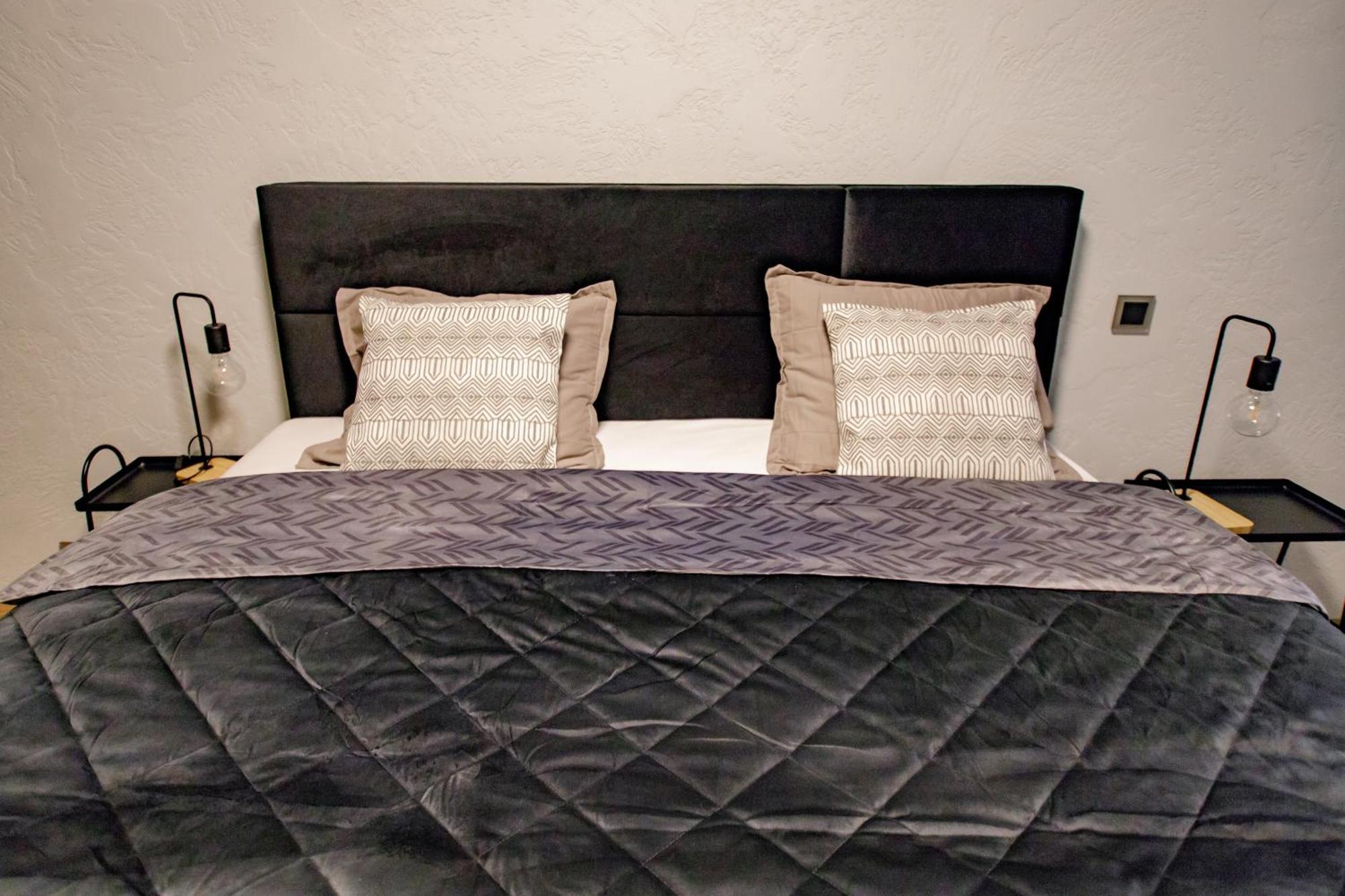 וילנה Hales Old Town Urban Apartments מראה חיצוני תמונה